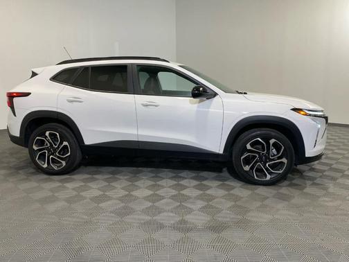 Summit White 2024 Chevrolet Trax 2RS