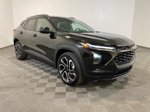 Mosaic Black Metallic 2026 Chevrolet Trax 2RS