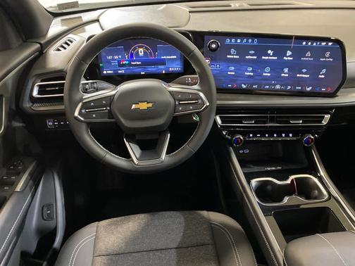 Summit White 2026 Chevrolet Traverse LT