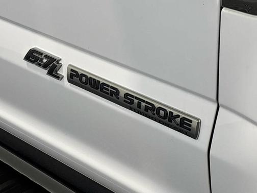 Oxford White 2022 Ford F-250 Lariat