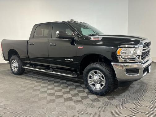 2022 RAM 2500 Tradesman Crew Cab 4x4 6'4' Box