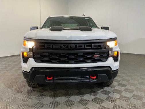 Summit White 2026 Chevrolet Silverado 1500 Custom Trail Boss