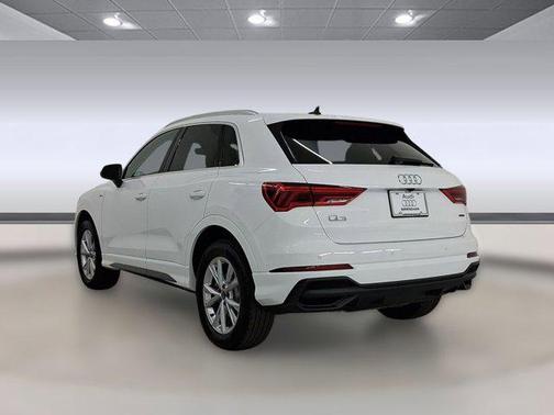 2025 Audi Q3 Premium 45 TFSI S line quattro Tiptronic