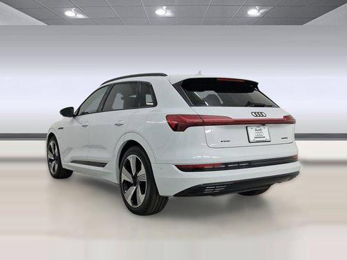 2022 Audi e-tron Premium Plus quattro