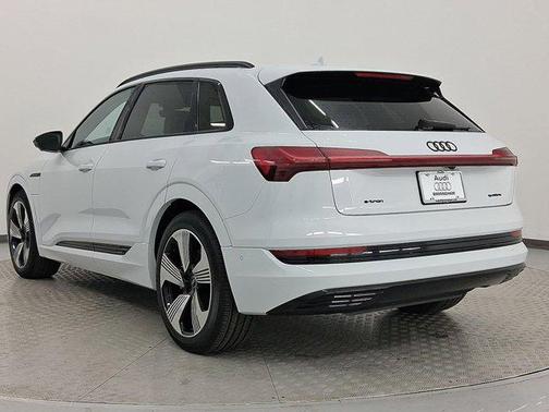 2022 Audi e-tron Premium Plus quattro