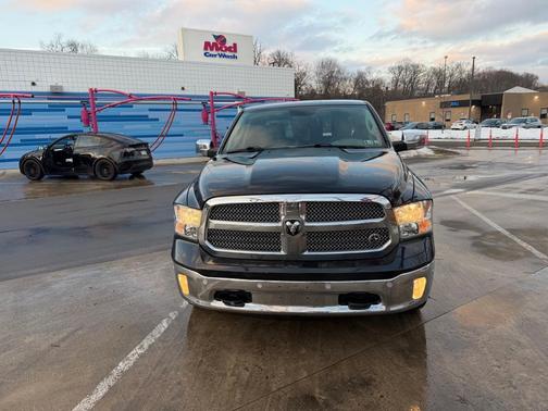 2018 RAM 1500 SLT