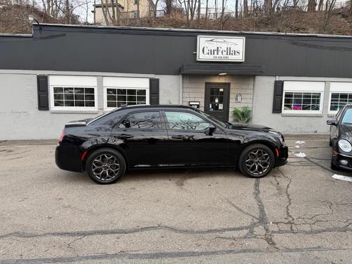 2018 Chrysler 300 Touring