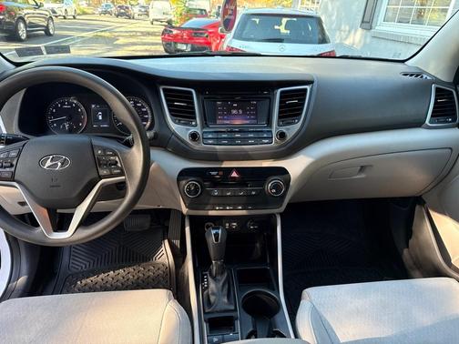 2017 Hyundai TUCSON SE