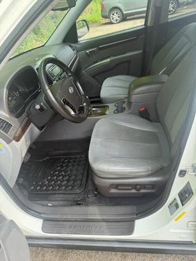 Pearl White 2010 Hyundai SANTA FE SE