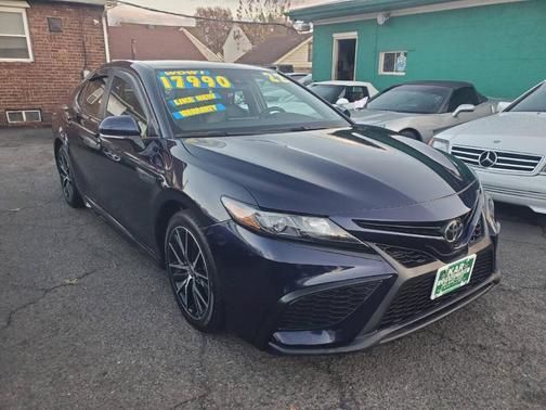 2022 Toyota Camry SE
