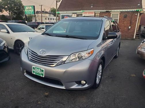 2017 Toyota Sienna XLE