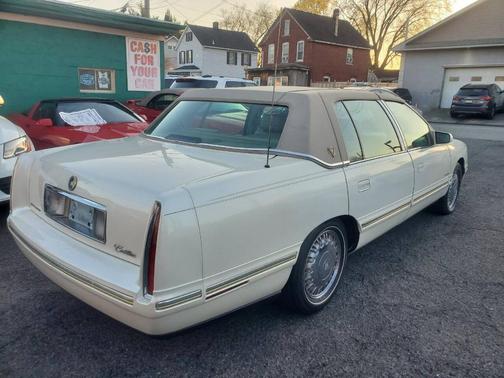 1999 Cadillac DeVille Base