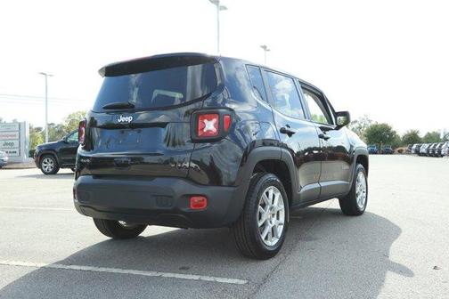Black Clearcoat 2023 Jeep Renegade Latitude