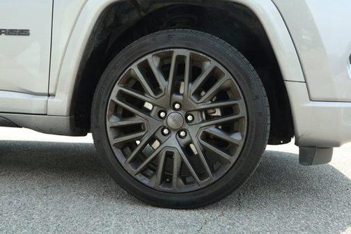 Billet Silver Metallic Clearcoat 2022 Jeep Compass Altitude