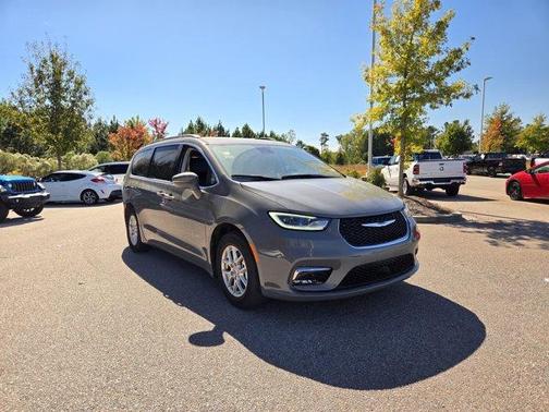 2022 Chrysler Pacifica Touring-L