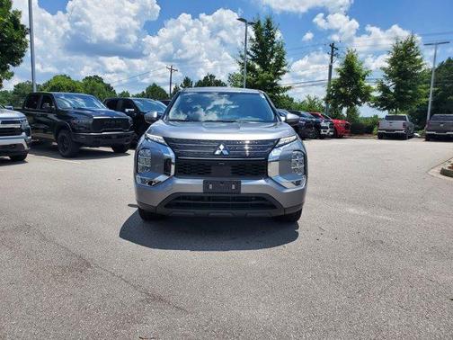 2023 Mitsubishi Outlander SE