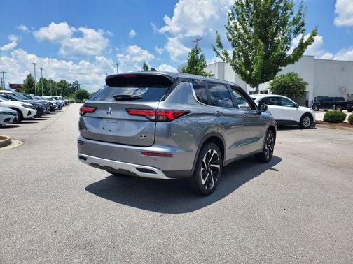 2023 Mitsubishi Outlander SE