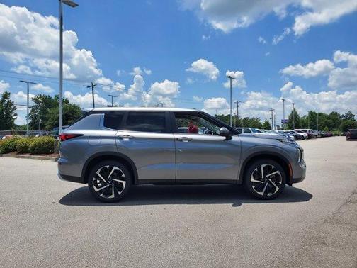 2023 Mitsubishi Outlander SE