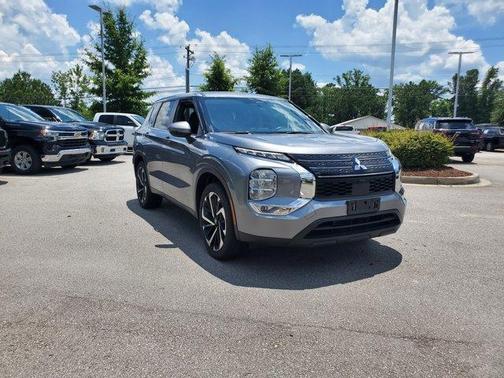 2023 Mitsubishi Outlander SE