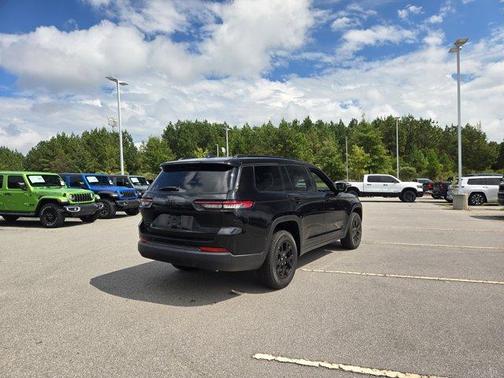 2025 Jeep Grand Cherokee L Laredo