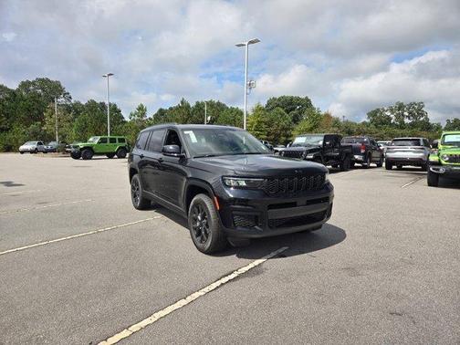 2025 Jeep Grand Cherokee L Laredo