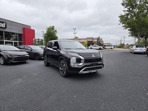 2023 Mitsubishi Outlander SE