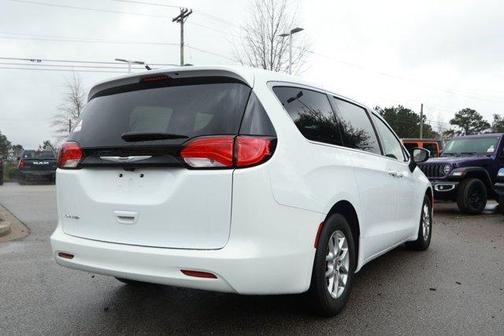 2023 Chrysler Voyager LX