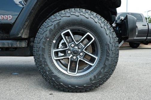 Black Clearcoat 2026 Jeep Gladiator Mojave