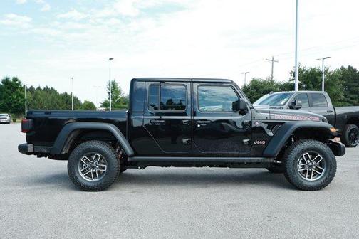 Black Clearcoat 2026 Jeep Gladiator Mojave