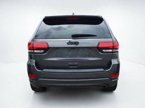 Granite Crystal Clearcoat Metallic 2018 Jeep Grand Cherokee Altitude