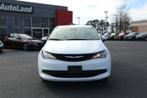 2023 Chrysler Voyager LX