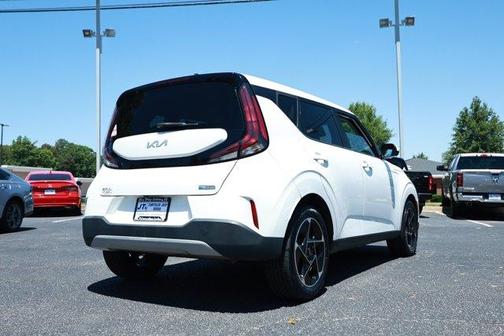 Snow White Pearl 2023 Kia Soul EX