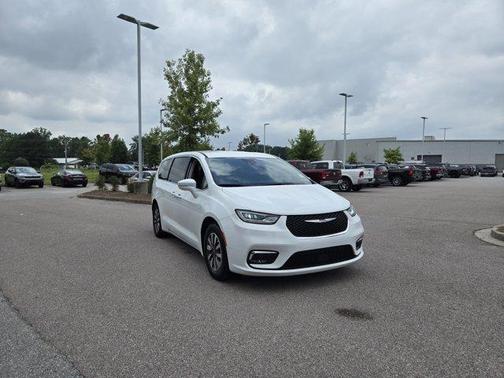 2022 Chrysler Pacifica Hybrid Touring L