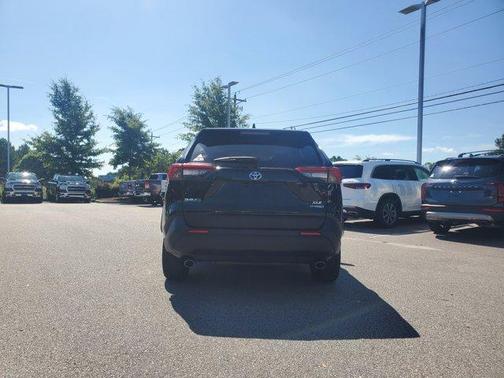 2020 Toyota RAV4 Hybrid XLE