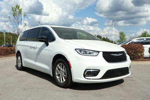 Bright White Clearcoat 2026 Chrysler Pacifica Select