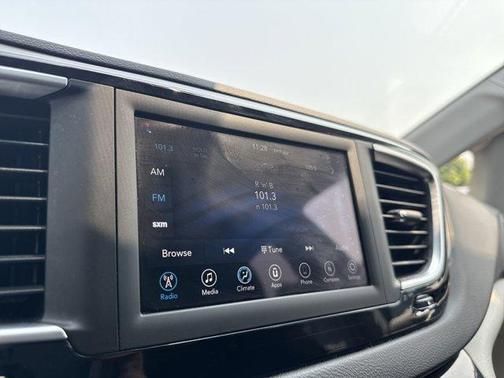2021 Chrysler Voyager LX