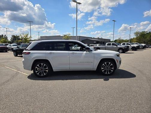 2022 Jeep Grand Cherokee Overland