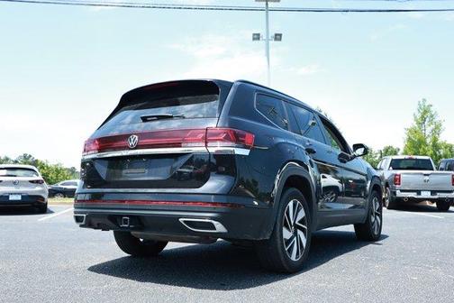 Deep Black Pearl Effect 2024 Volkswagen Atlas 2.0T SE w/Technology
