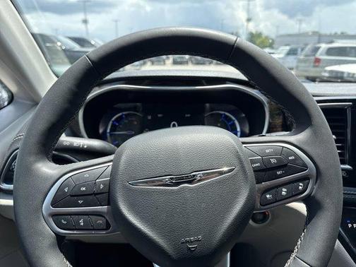 2022 Chrysler Pacifica Hybrid Limited