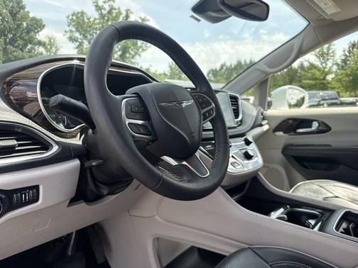 2022 Chrysler Pacifica Hybrid Limited