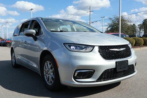 2023 Chrysler Pacifica Touring-L