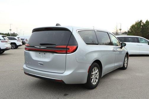 2023 Chrysler Pacifica Touring-L