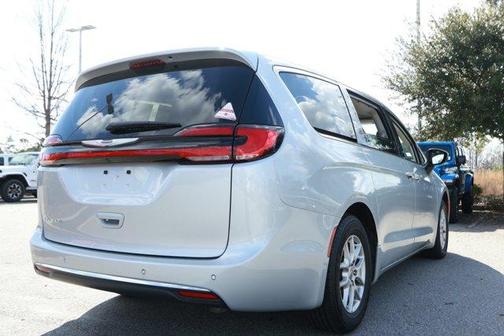 2023 Chrysler Pacifica Touring-L