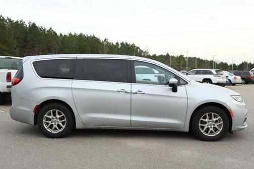 2023 Chrysler Pacifica Touring-L