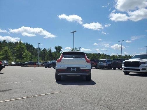 2024 Volvo XC40 B5 Plus Bright Theme