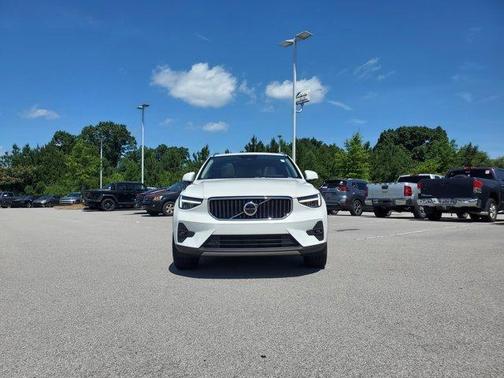 2024 Volvo XC40 B5 Plus Bright Theme
