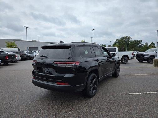 2025 Jeep Grand Cherokee L Laredo