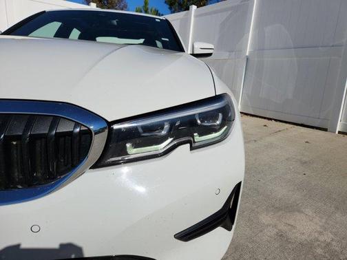 Photo 5 of 35 of 2020 BMW 330 i