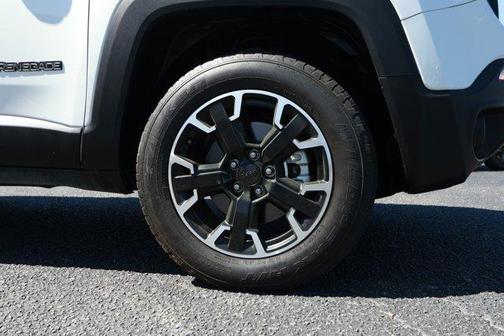 Alpine White Clearcoat 2023 Jeep Renegade Latitude