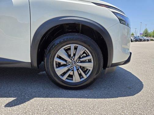 2023 Nissan Pathfinder SV